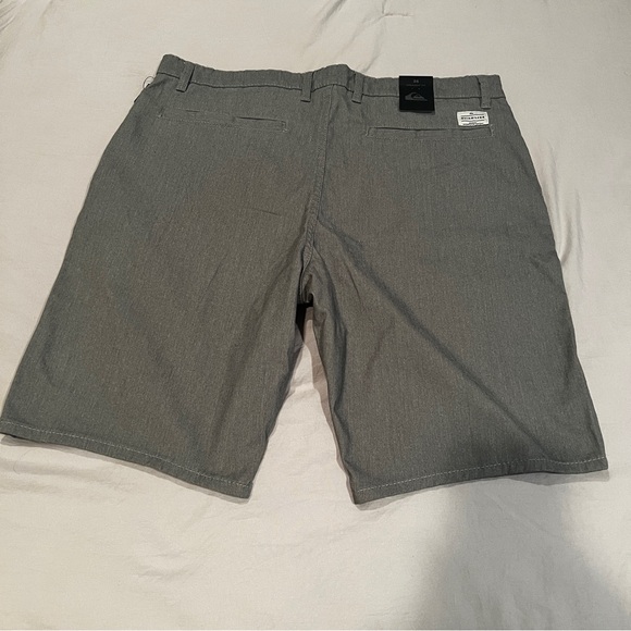 QUIKSILVER STRAIGHT FIT SHORTS🏝️ - Picture 3 of 11